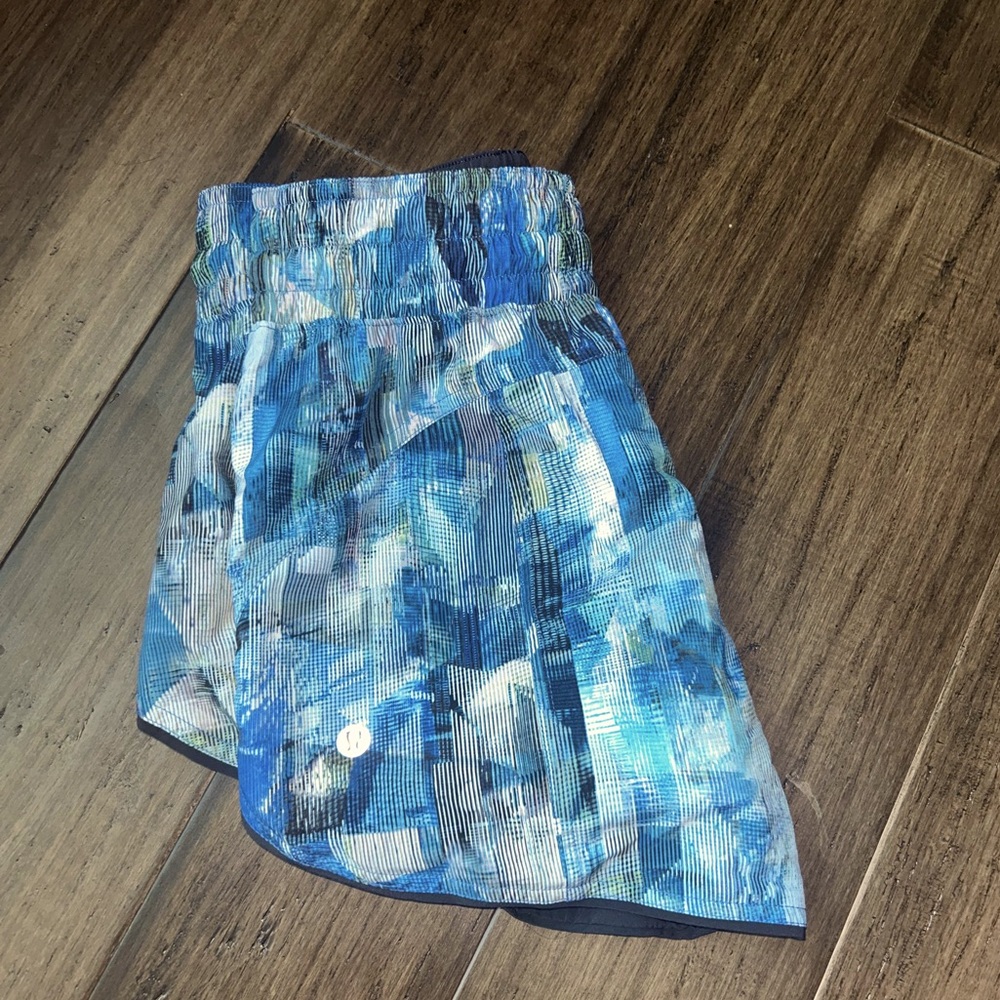 Lululemon shorts size 4